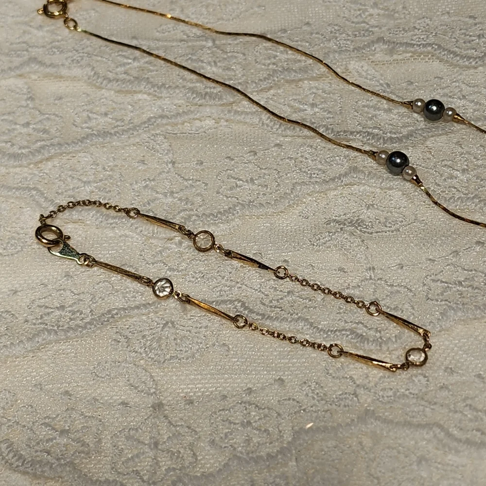Vintage Avon Lot of 3 (2 Gold Toned Necklaces and a Bracelet)
